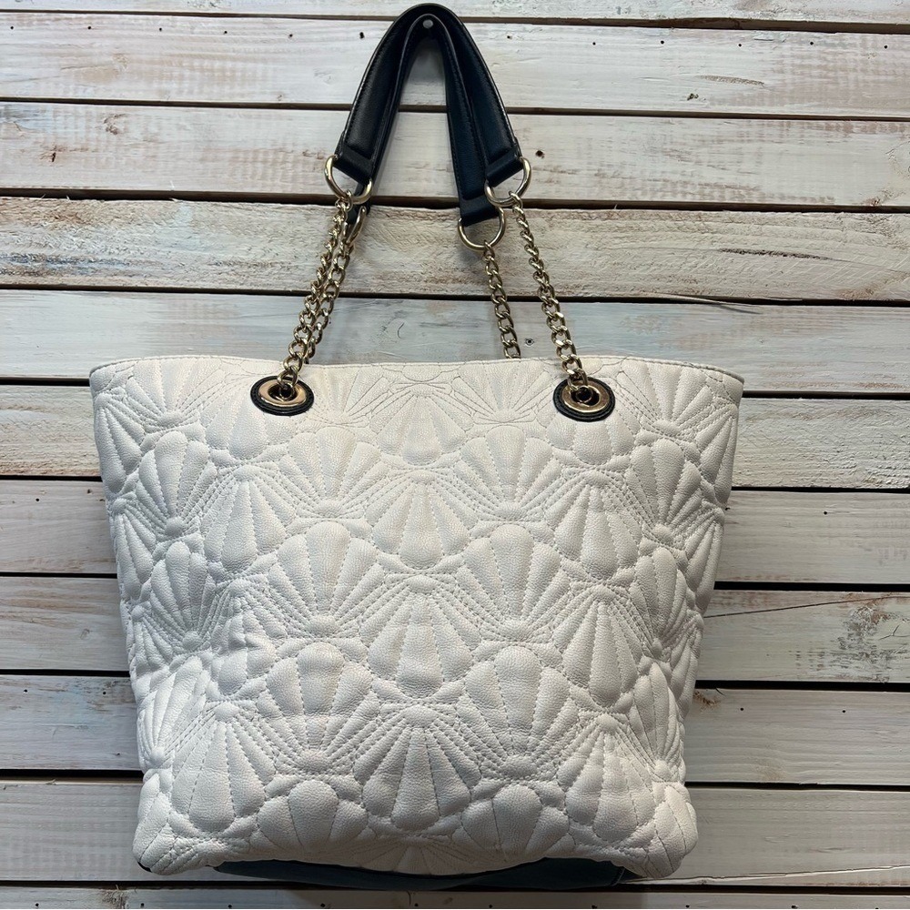 Betsey Johnson Shell Quilted White Tote Bag Charm Coastal Mermaidcore - Picture 8 of 15